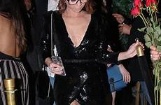 sarah hyland nipple oops her cleavage heels high accidentally blunder suffered revealed slipped neckline underneath far too down number fashion