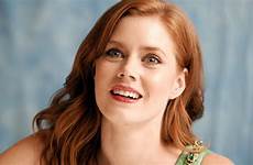 amy adams hd wallpaper wallpapers girl hair actress 1080p american red background hot glance color smile mouth expression girls brown