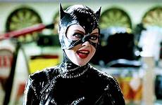 batman returns pfeiffer catwoman regresa selina gatubela videojuegos newmar