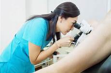 assisted hatching delhi gynecology asiatico paziente facendo ginecologo ospedale esame colposcope exams gyn ob