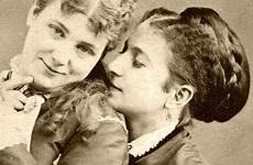 lesbians 1900s women couples 1950 lesbianas epoque negro autostraddle moor epic 1800s 1940s queer mejores powerhouse seated lesbianism retronaut nostalgica