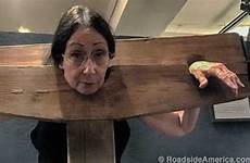 torture medieval pillory museum devices historic stocks curiosity janet were formerly alton pelted sometimes victims cats dogs dead roadsideamerica