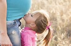 poze tummy maternity juca iarbă femeie fată oameni persoană happiness