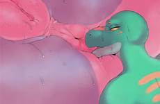 sniffing anus lizard smell scalie