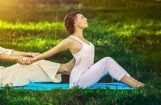 yoga masaje tailandese massaggio esercizi combi mayores makina beneficios therapist