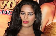 poonam pandey hot cleavage deep actress indian