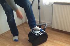 vacuum men use cleaner