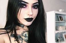 goth vampire gotische dunkle schönheit geschminkt klamotten mädchen gótico gothische guillot