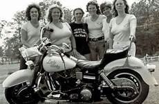 outlaws chicks womenridersnow motorcycles