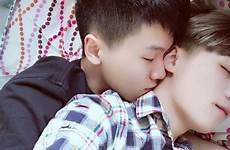boys kiss saves quick photography