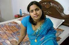 aunty desi indian saree girls aunties removing auntie hot sexy married puku newly showing chennai call her andhra girl auntys