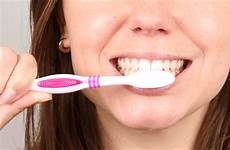 brushing denti spazzolino bianchi glossybox toothbrush dentifricio sani