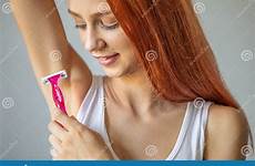 pink armpit shaving shaver oksel sorridente rasoio ascella rade roze vrouw scheerapparaat glimlachen scheren ergonomic epilation gently removal