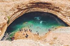 oman sinkhole bimmah sinkholes tourist arabian gulf muscat water droomreis groepsreis wadi middenoostenreizen rondreis beyond notable