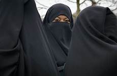 niqab jilbab wearing coverings ibadah jilboob fenomena lifestyle acceptance nobody