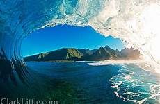 surfer surfing teahupoo tahiti shorebreak daredevil oahu pisces dailymail swims petapixel revealed captures precise
