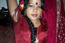 aunty bihar bra sari removing boobs