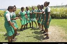 uniform jamaika mädchen singing einheitliche schule singen caribbean