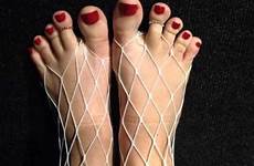 feet fishnet