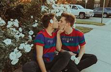 bisexual selfie chicos parejas guapos novios lover affection datingsite