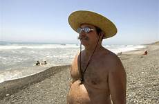 nudists nudity nudist onofre baylis offended attorney huntington against sunbathers harassment naturists ocregister planned rally beachgoers cite