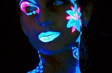 neon glow rave xoxo leuchtende blacklight uv pintura fluorescente maquillaje bodypainting licht glowy painted
