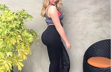 iskra lawrence ass instagram yoga pants blonde thick girls beautiful big booty hot leggings wearing swimsuit size plus model barnorama