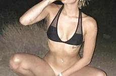 miley cyrus pissing