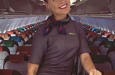 flight stewardess attendant hot female strumpfhosen airline girls стюардесса air stewardessen frauen delta outfit uniforms flyings pilot beine airport von