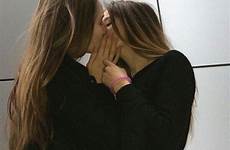 lesbianas besándose lesbiana aesthetic parejas couples bisexual goals ventajas fases articol