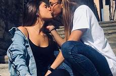 lesbians lesbianas besándose chicas kissing lgbt mignons lesbiens lesben frauenliebe diversity bisexual lesbiennes amigas lesbien pansexual