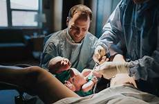 birth dads their baby babies raw world into dad his welcoming lindsey scholz photography life