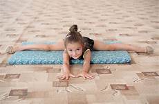 groin gymnast haciendo adolescent comprehensive vecteezy gimnasta suelo orangesocks typically ensues adduction swimming