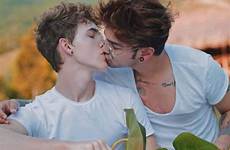 gays parejas cristobal pesce lgbt cuddles jaramillo pablo kiss bromance homo gayy chicos queer