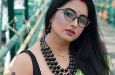 bhabhi cleavage