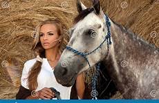 cheval blondie ragazza cavallo cavalo