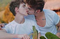 cristobal pesce gays romance cuddles jaramillo kisses pareja juan gayy parejas bromance chicos queers zapisano faceci geje articol