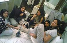 washroom pakistani parhlo