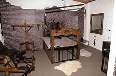 dungeon torture chamber brutal dungeons nazi chained plymouth tortured sordid roche austell shut brothels littered whipped shocking swns he uncovered