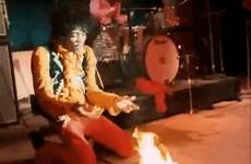 guitar burning gif hendrix first his jimi attempt chitarra gifs la rompe imgur cinemagraph brucia giphy