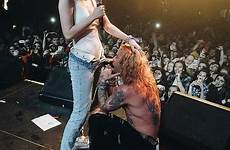 bella thorne sun mod her she star onstage gave his saucy underneath crowds flash legs then top steamy performance