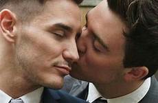 kissing hommes kisses trent owers shayler visiter sweet bestgaybloggers lưu cheveux