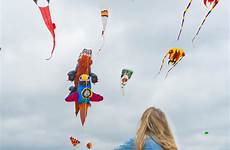 kite kites windscape saskatchewan fluttering swooping 1998