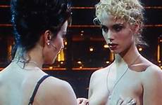 showgirls berkley nipple gina gershon hilo madrugadores kultfilm