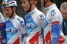 cycling lycra hunks freeballing bulges bulge cyclists sportsmen bulging uniform spandex hommes penis spycamfromguys
