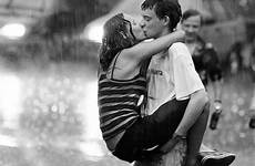rain photography kissing