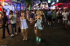 pattaya district thailandia prostitute prostitutes bangkok bars nightlife bodies luci rosse largest bar districts një