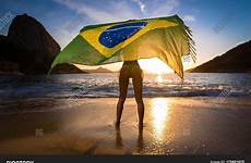holding brazilian janeiro waving yoke sugarloaf