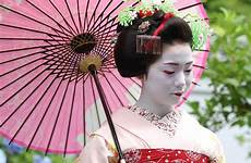 geisha maiko modern historical willow temple flower japan recognizing shooting location