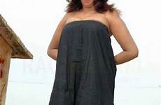 aunty blouse without bhuvaneswari mallu hot desi boobs saree show actress indian sexy 2011 busty amazing south